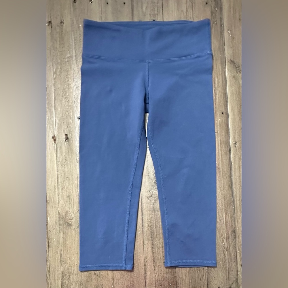 ALO Yoga Women’s High-Waist Capri Leggings – Small - Blue